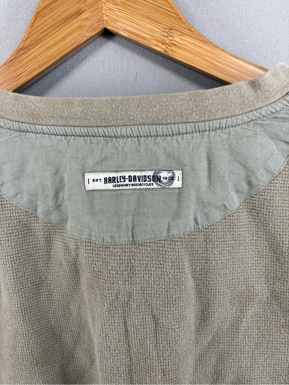 Harley Davidson Henley Shirt Mens Large Green Suede Patch Waffle Cotton - Picture 8 of 8